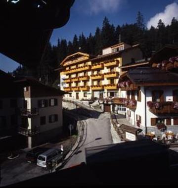 Dolomiti Hotel Cozzio Madonna di Campiglio Exterior photo