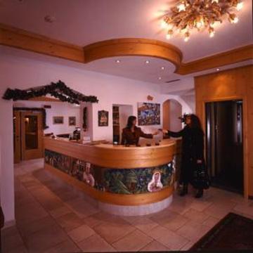 Dolomiti Hotel Cozzio Madonna di Campiglio Exterior photo